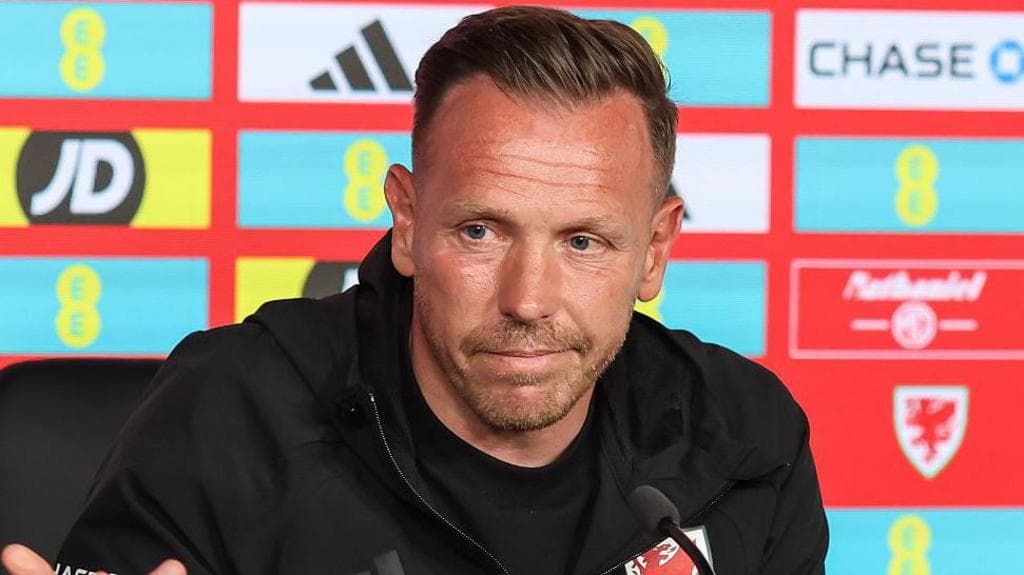 Bellamy to stay with Wales as Burnley move off