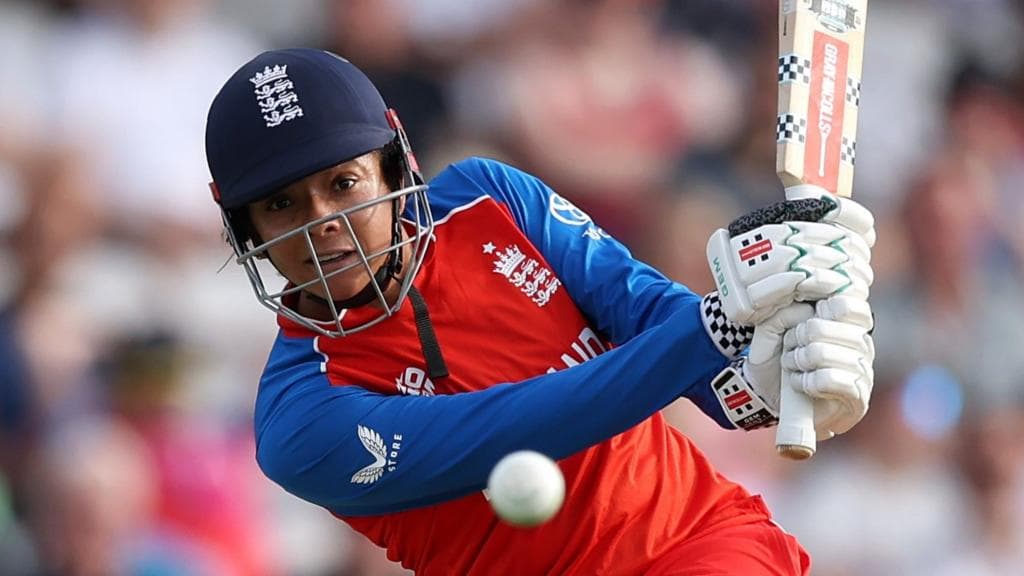 Impressive England beat Scotland to close on semis