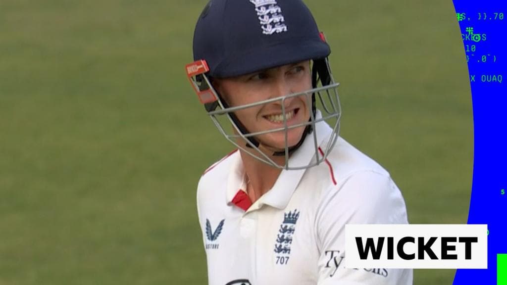 'Absolutely pathetic!' - Vaughan furious at Brook dismissal