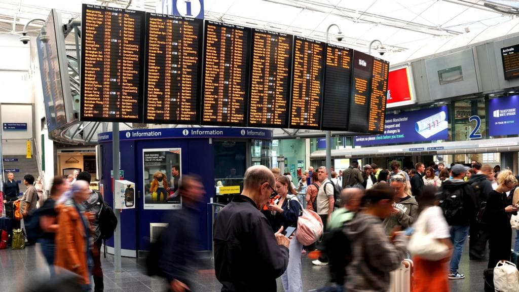 How a 90-second power outage sparked chaos for rail commuters