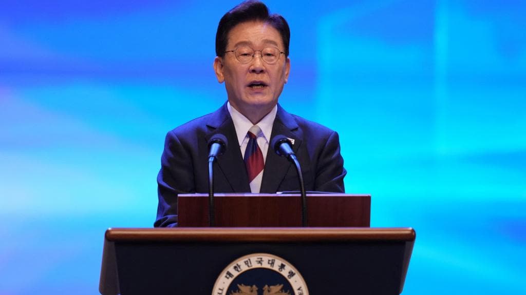 South Korea proposes talks to officially end war with North
