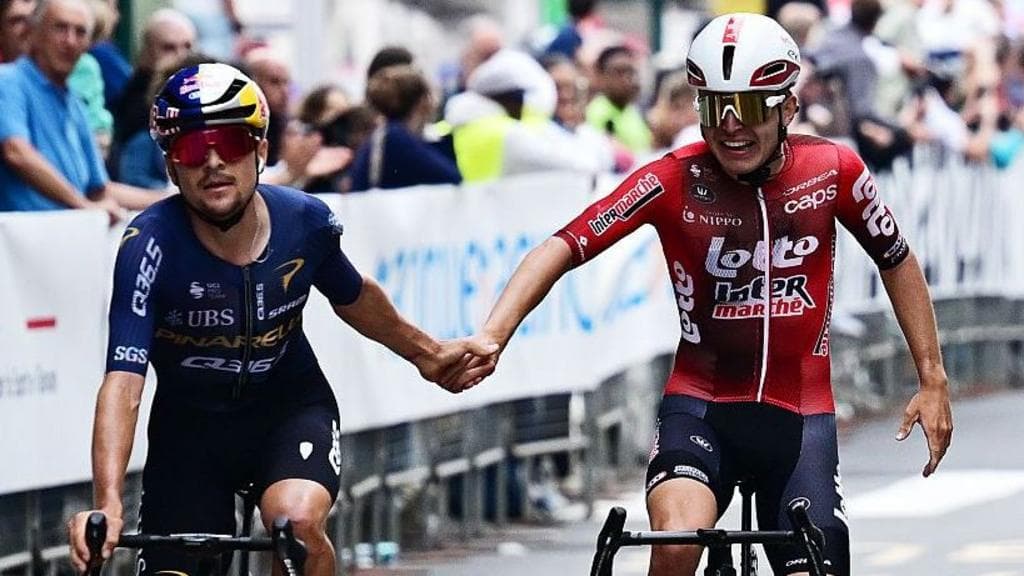 Pidcock angry after team-mates hit by police vehicle