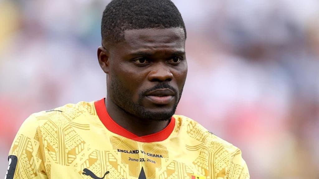 Spence appears not to shake hands with Partey