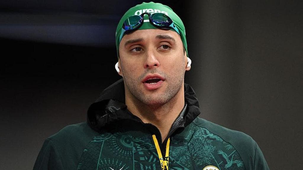 Le Clos' home destroyed by fire after he sets Commonwealths record