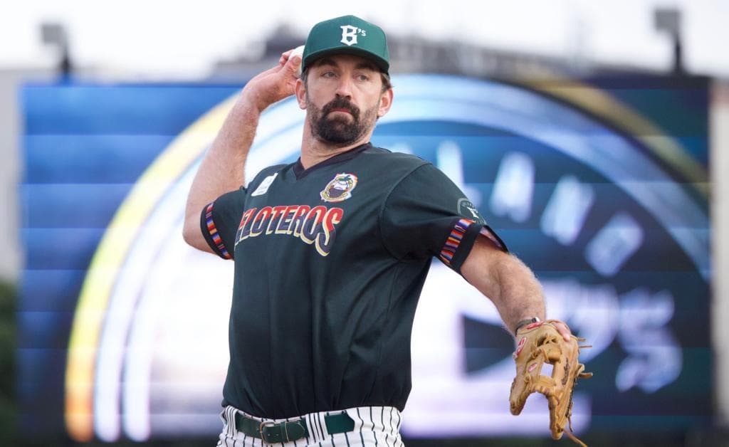 Ex-England bowler Plunkett makes pro baseball debut
