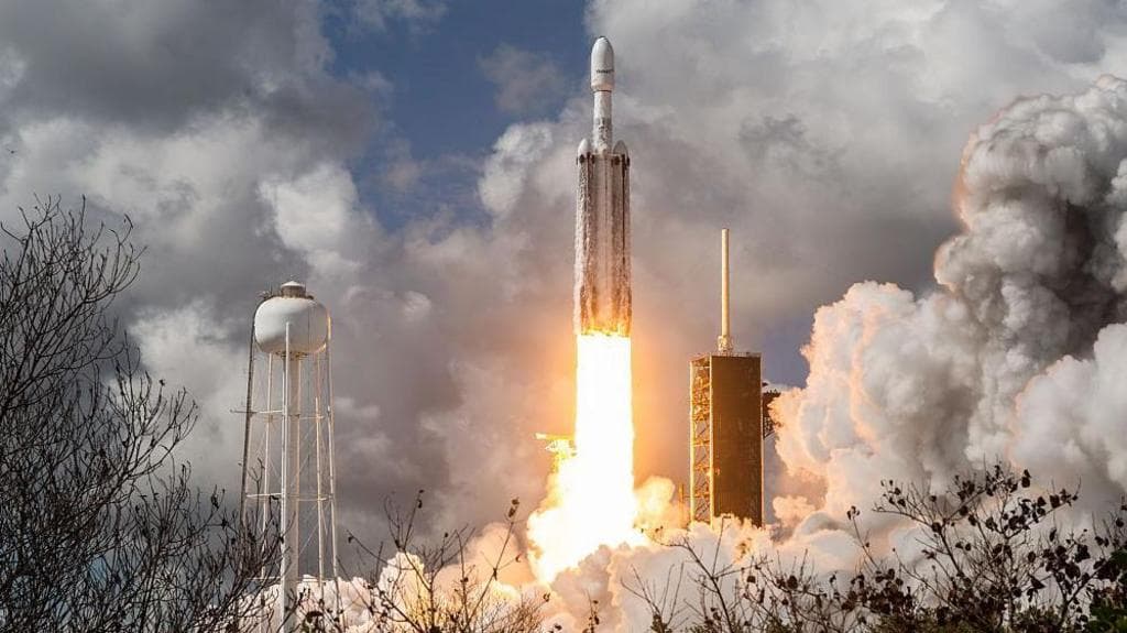 SpaceX sets price as it aims for world's largest stock market debut
