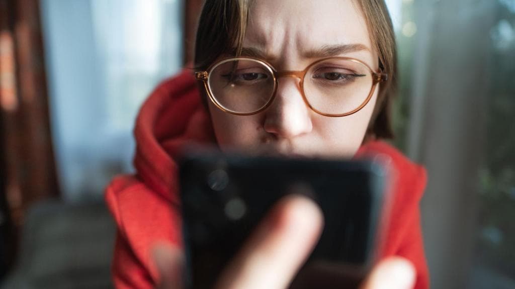Surge in scams as fraudsters use AI to target people