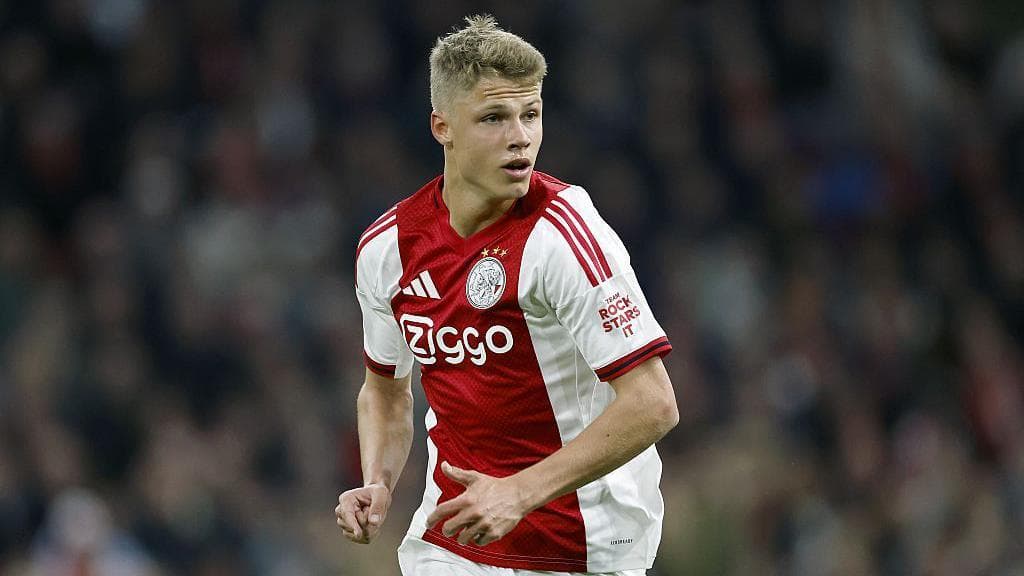 Newcastle closing in on signing of Ajax's Steur