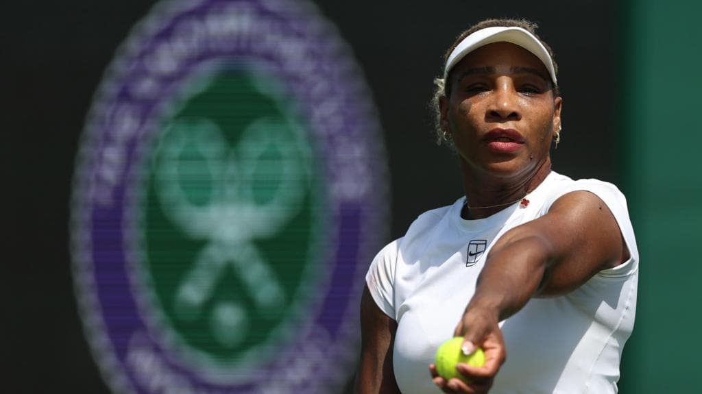 Old guard boosts Wimbledon's allure in battle for centre stage