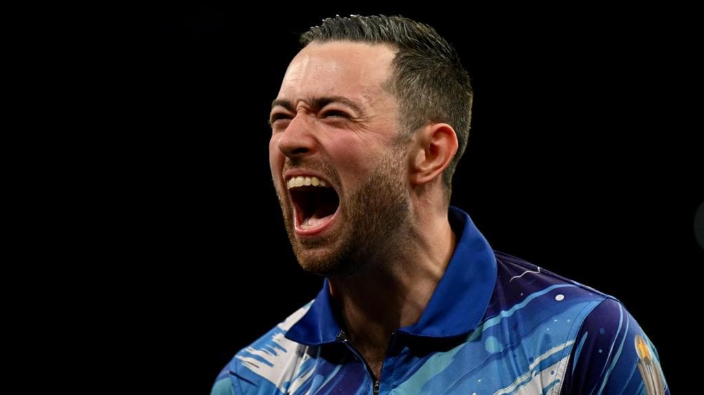 Humphries & Price seal Premier League play-off spots