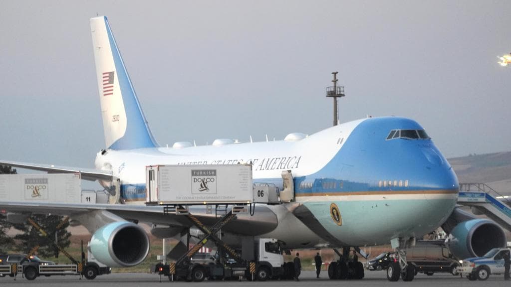 Members of Trump's cabinet remained on decoy plane, after president's quiet exit