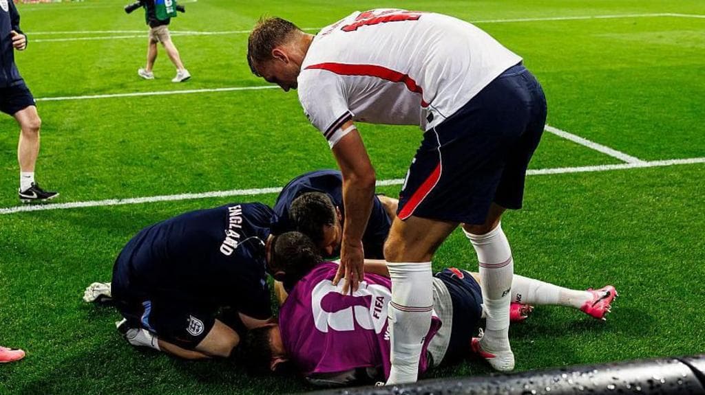 Henderson has surgery in USA after breaking arm