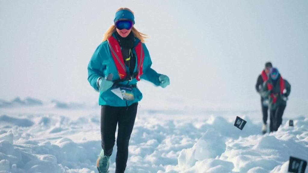 Runners take on 'world's coolest marathon' on drifting North Pole ice