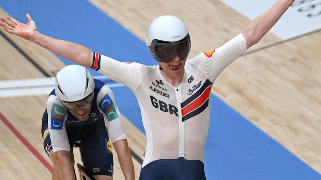 Stewart and Morris add to GB gold tally at Worlds