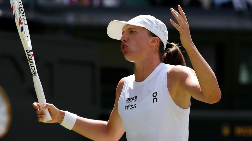 Swiatek & Rybakina out on day of Wimbledon upsets