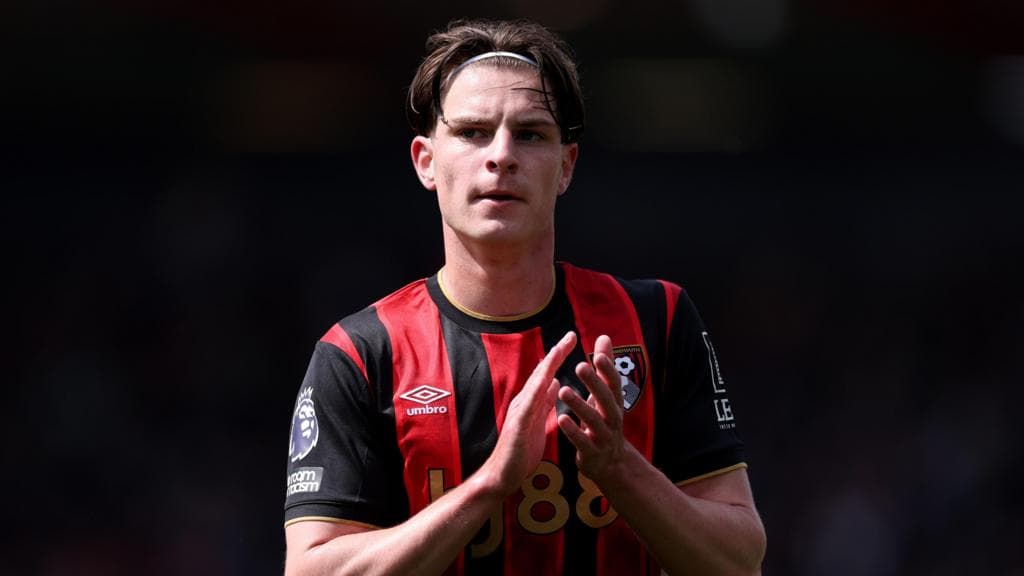 Bournemouth midfielder Scott rejects new contract