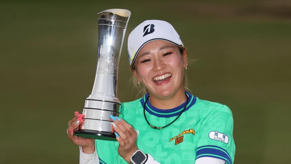 Kuwaki wins Women's Open after Henseleit's ball strikes marshal