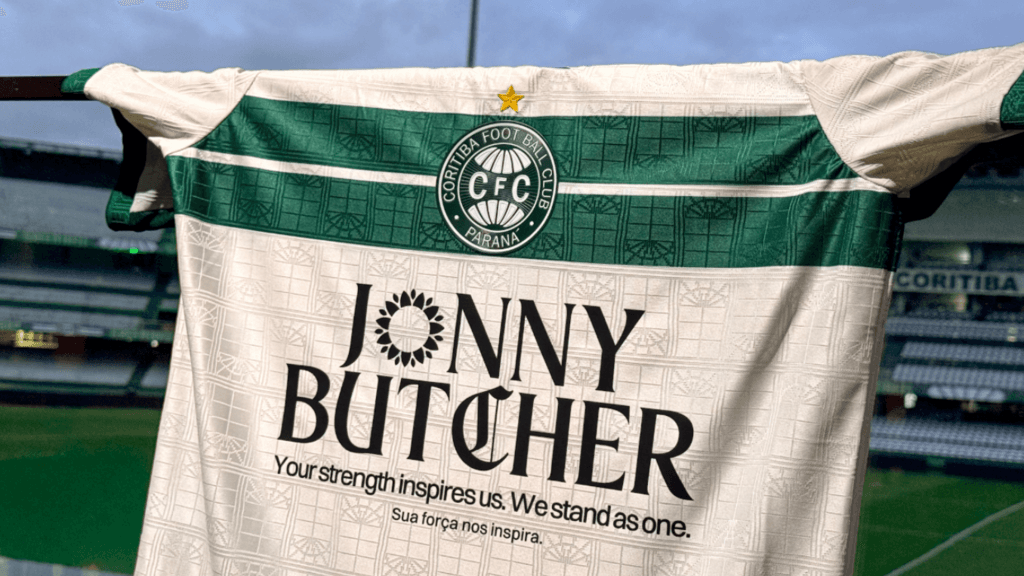 Brazilian top-flight club wear name of English fan with MND on shirts