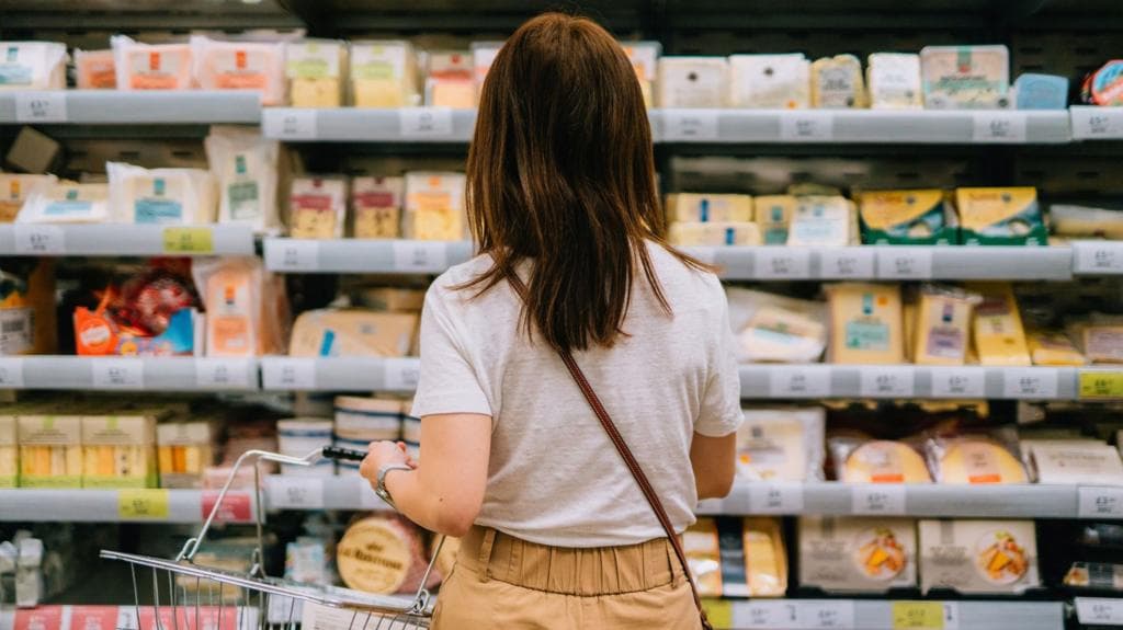 Aldi boss says some of rivals' loyalty discounts 'dupe' customers