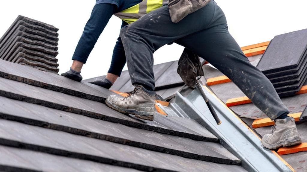 Roofing scammers con homeowners out of thousands of pounds