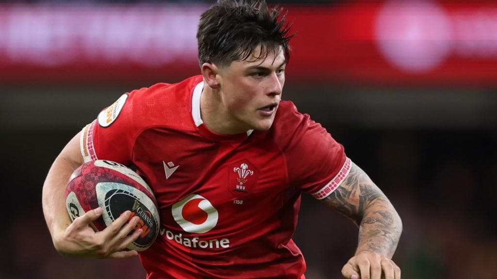 Rees-Zammit reverts to Wales wing for Fiji Test