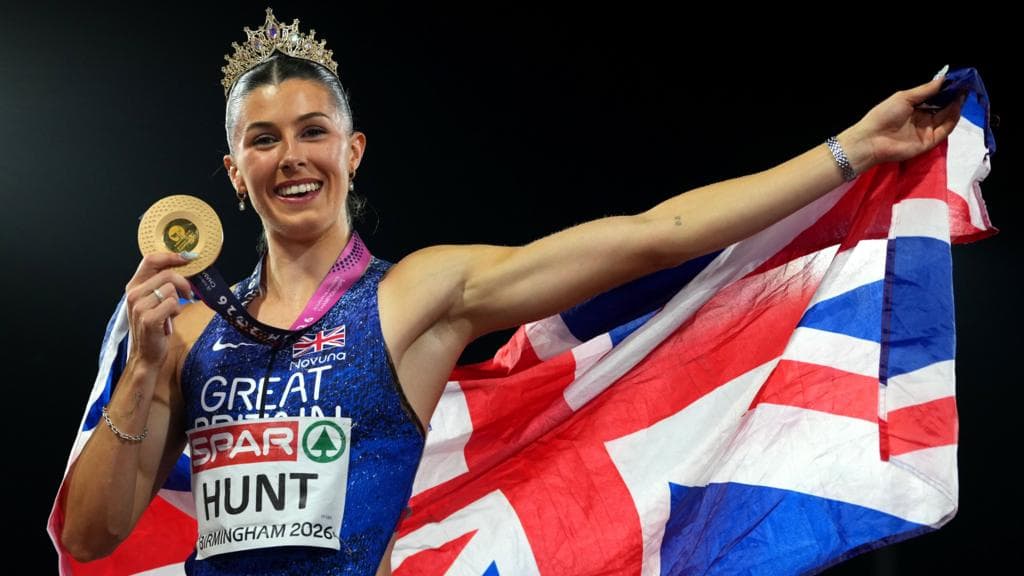 Hunt surges to 200m glory to win second European gold
