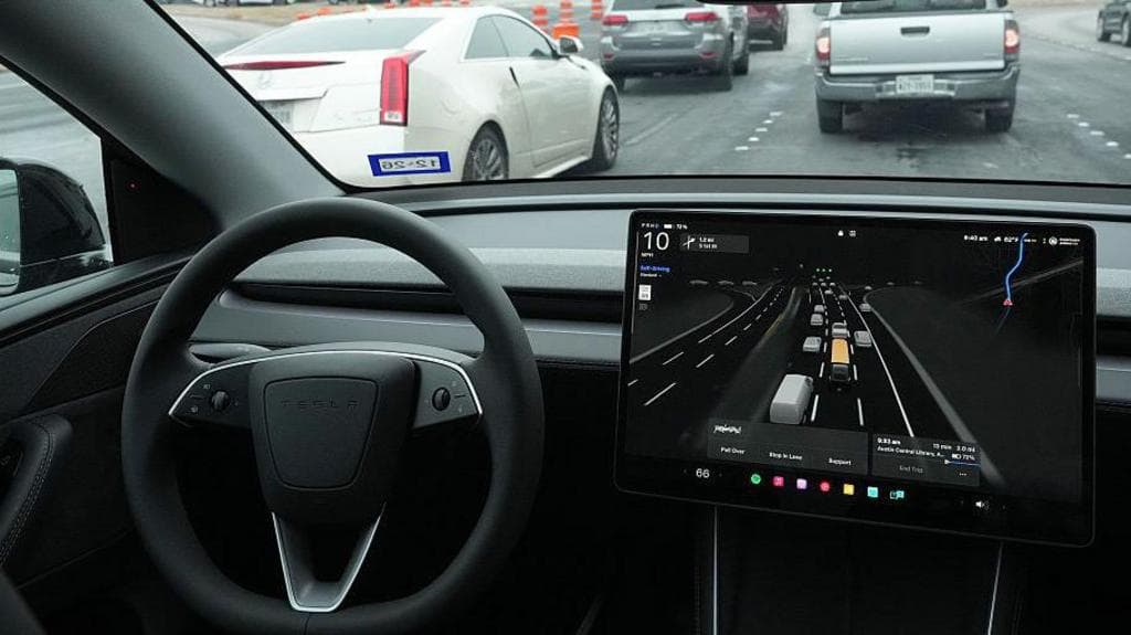 Tesla crash that killed a woman under US federal investigation