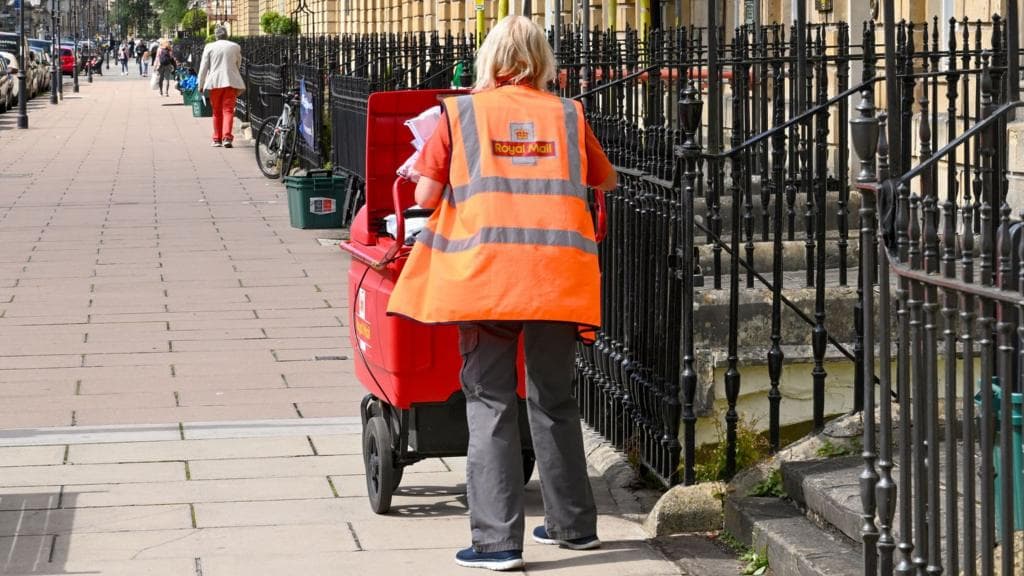 Royal Mail plans to cut 2,500 head office jobs