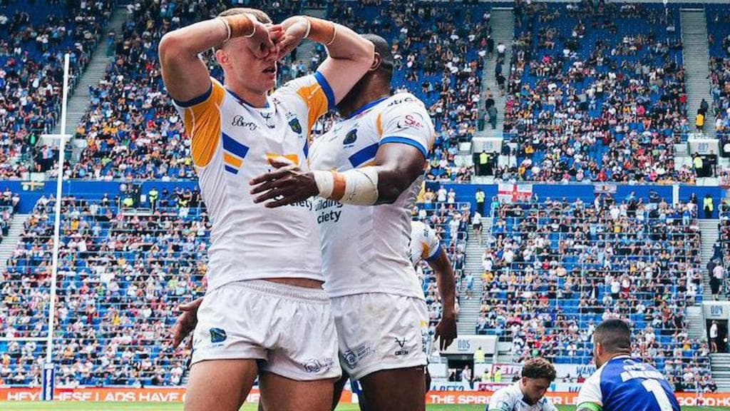 Leeds crush Bradford to stretch lead to four points