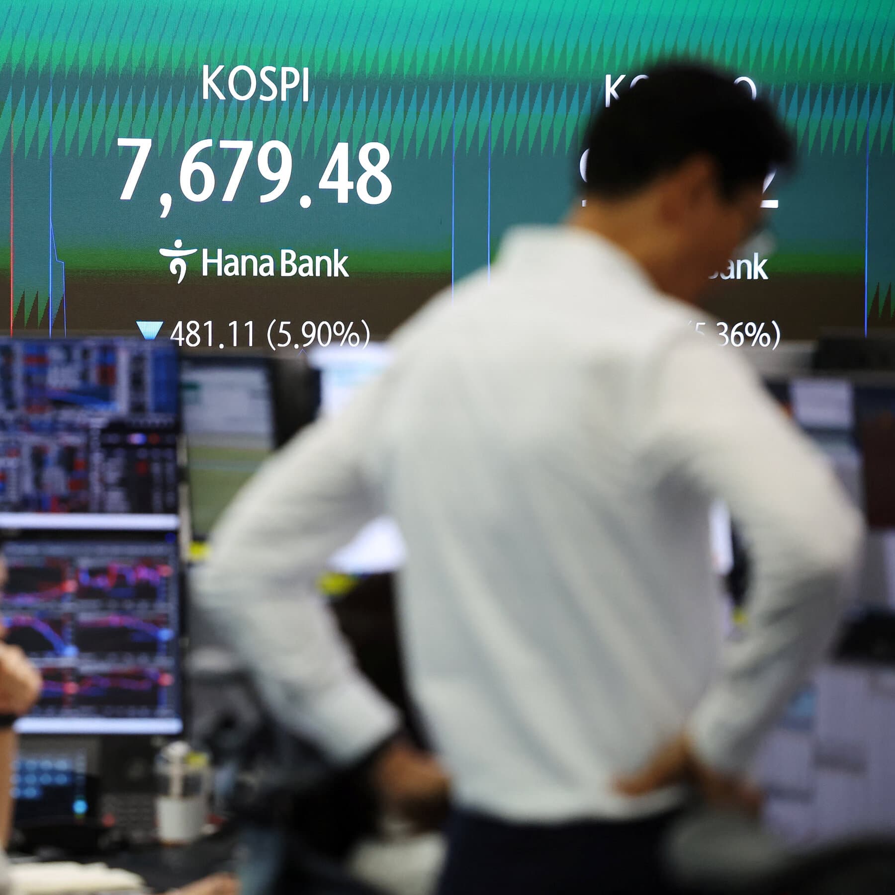 Oil Surges, Asian Stocks Sink After Iran Strikes Israel