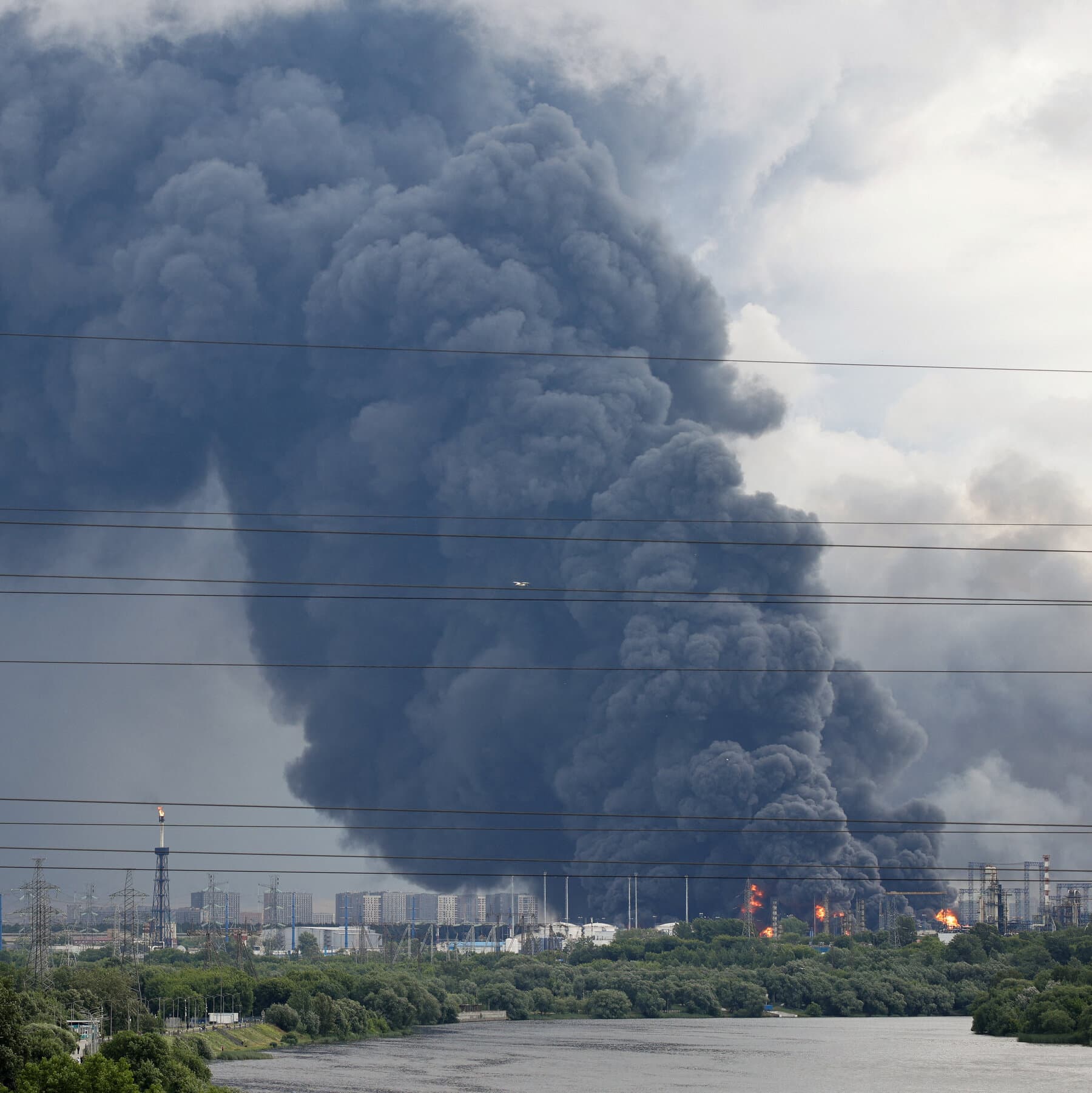 Ukraine Strikes Moscow Refinery in Large-Scale Drone Attack