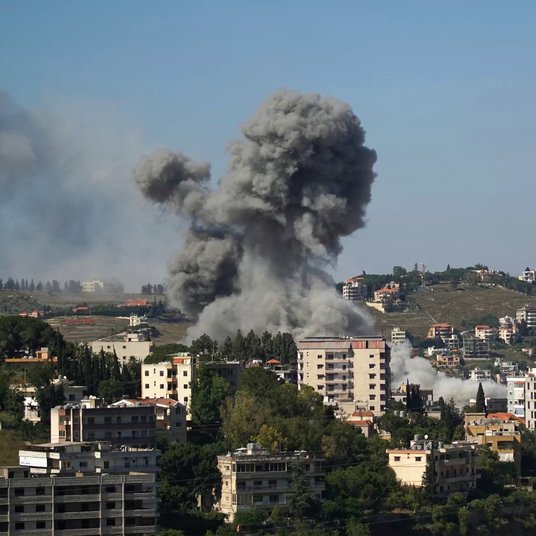 Mideast Live Updates: Fighting Persists in Lebanon, Complicating Iran Peace Talks
