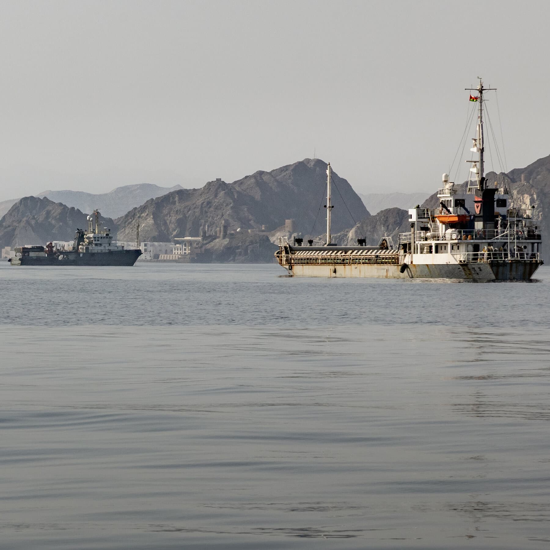 Mideast Live Updates: Strait of Hormuz Re-emerges as Point of Tension After Iran Says It’s Closed
