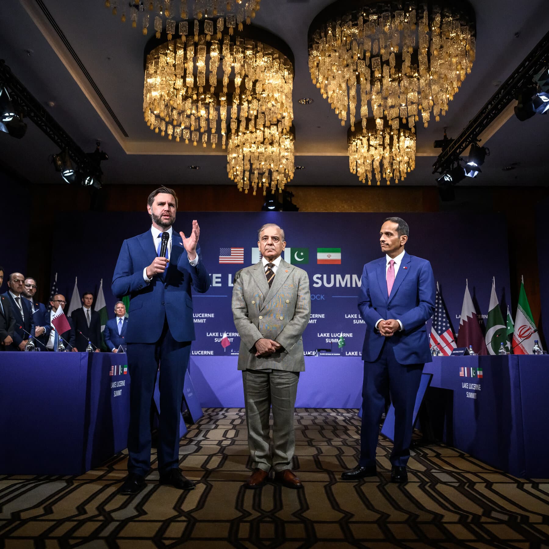 Mideast Live Updates: Strains Quickly Emerge on First Day of U.S.-Iran Talks