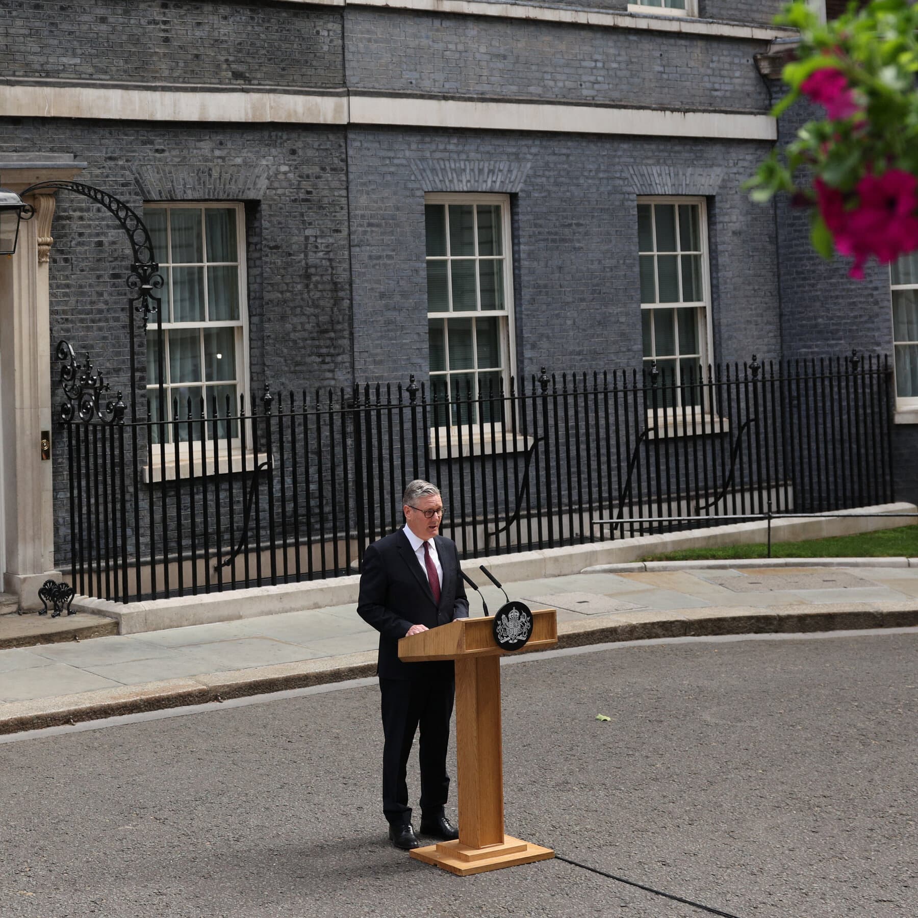 U.K. Markets React Calmly to Starmer Resignation, but Economic Uncertainties Linger