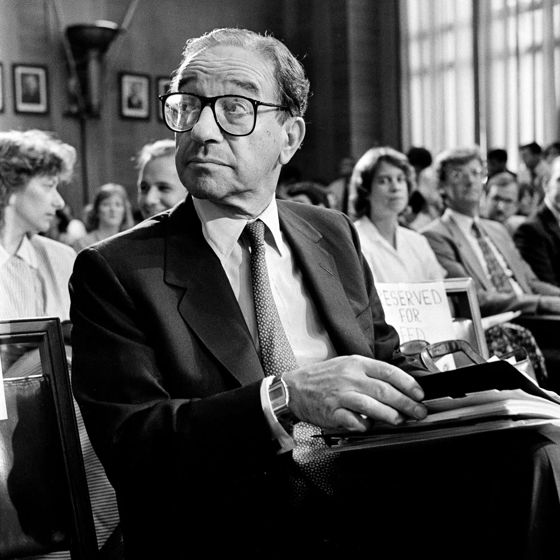 Warsh Looks to Greenspan in Designing Approach to Fed Chairmanship