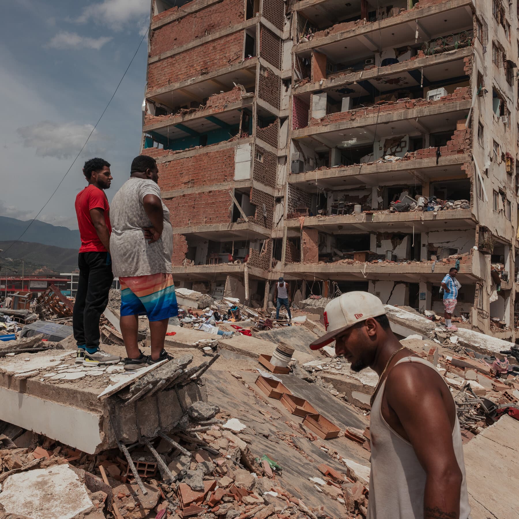 Venezuela Live Updates: Search for Survivors Grows More Urgent More Than a Day After Quakes