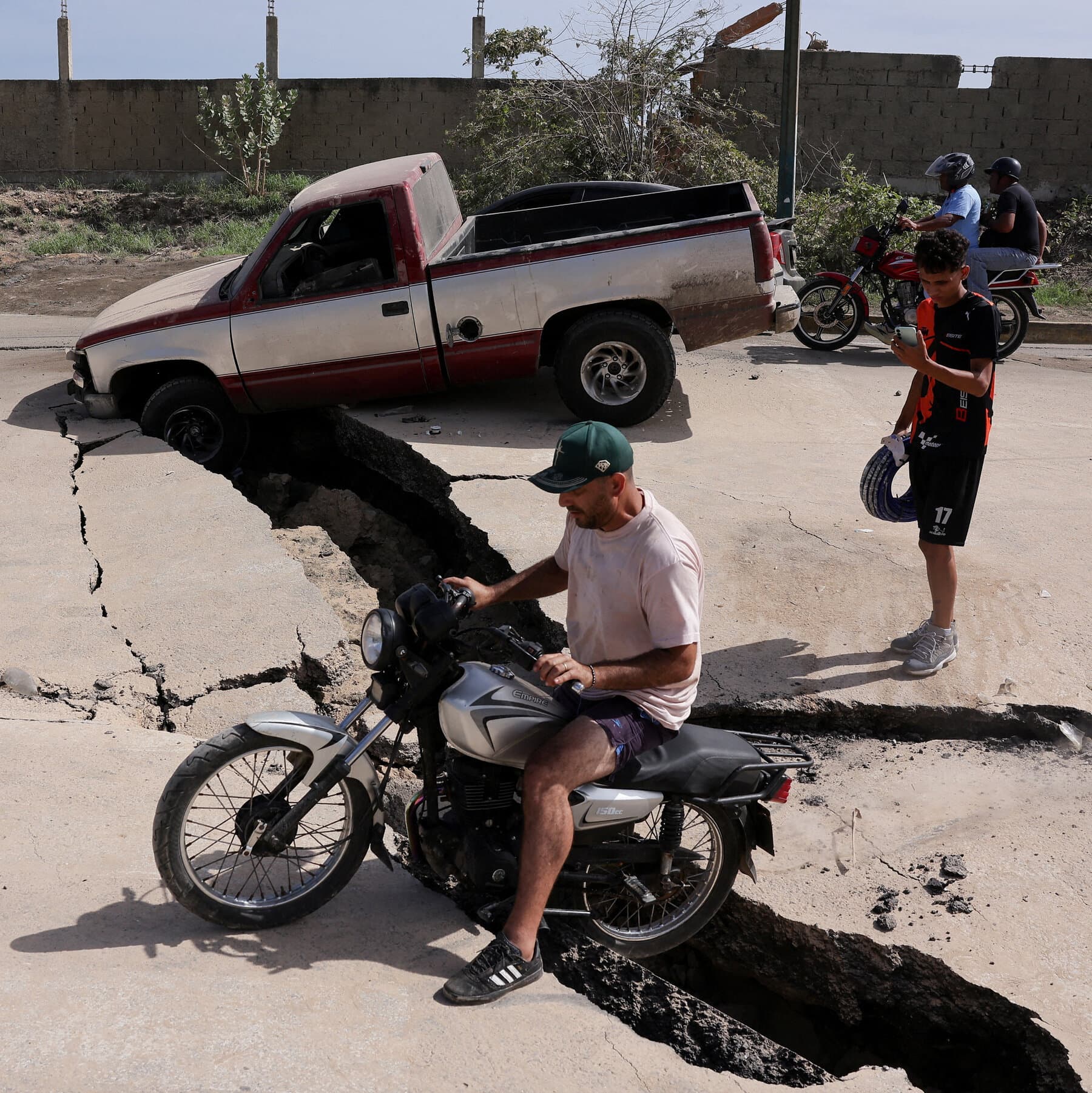 Venezuela Live Updates: Death Toll Rises as Rescuers Mount Frantic Search for Quake Survivors