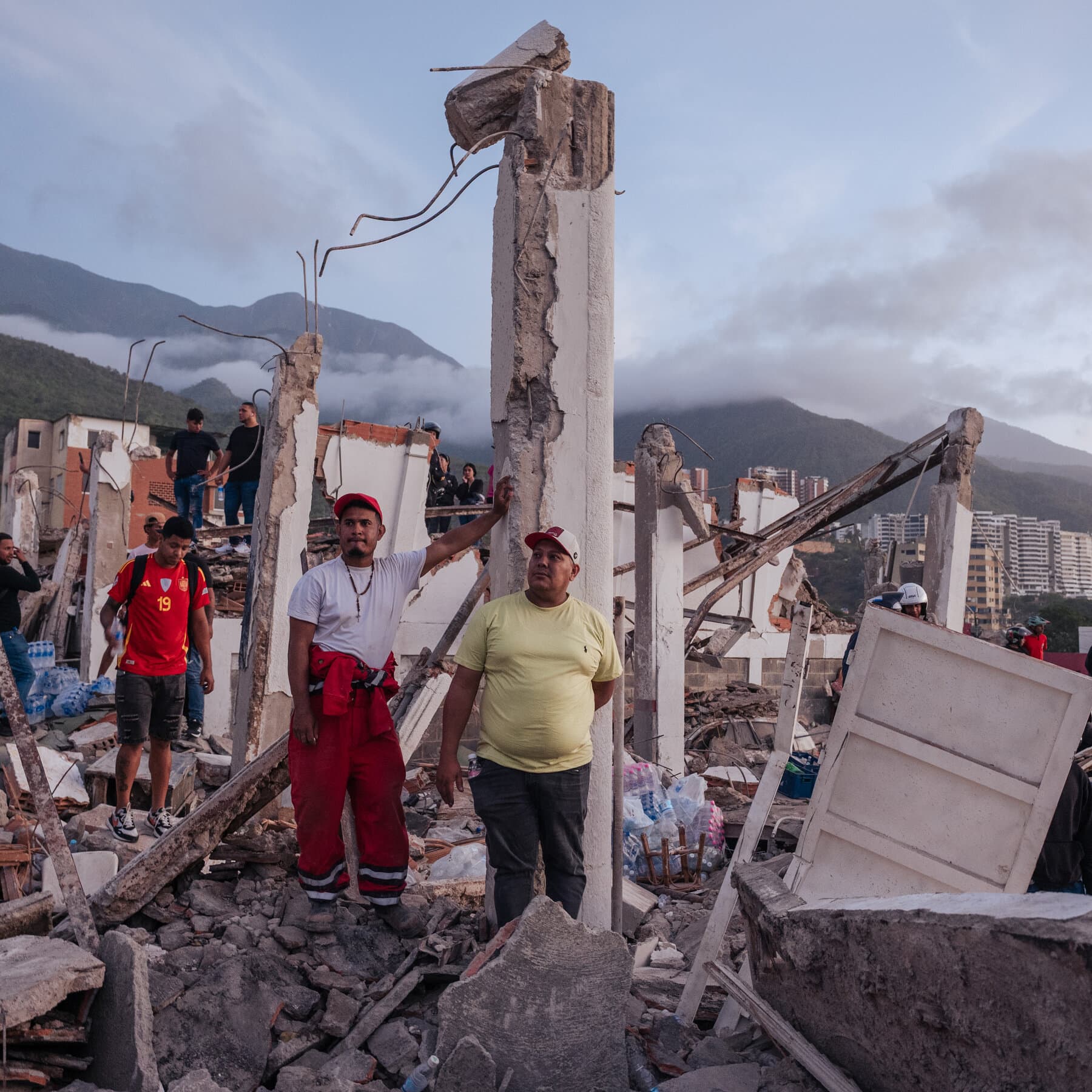 Venezuela Live Updates: Death Toll Rises to 589 as Rescuers Search for Quake Survivors