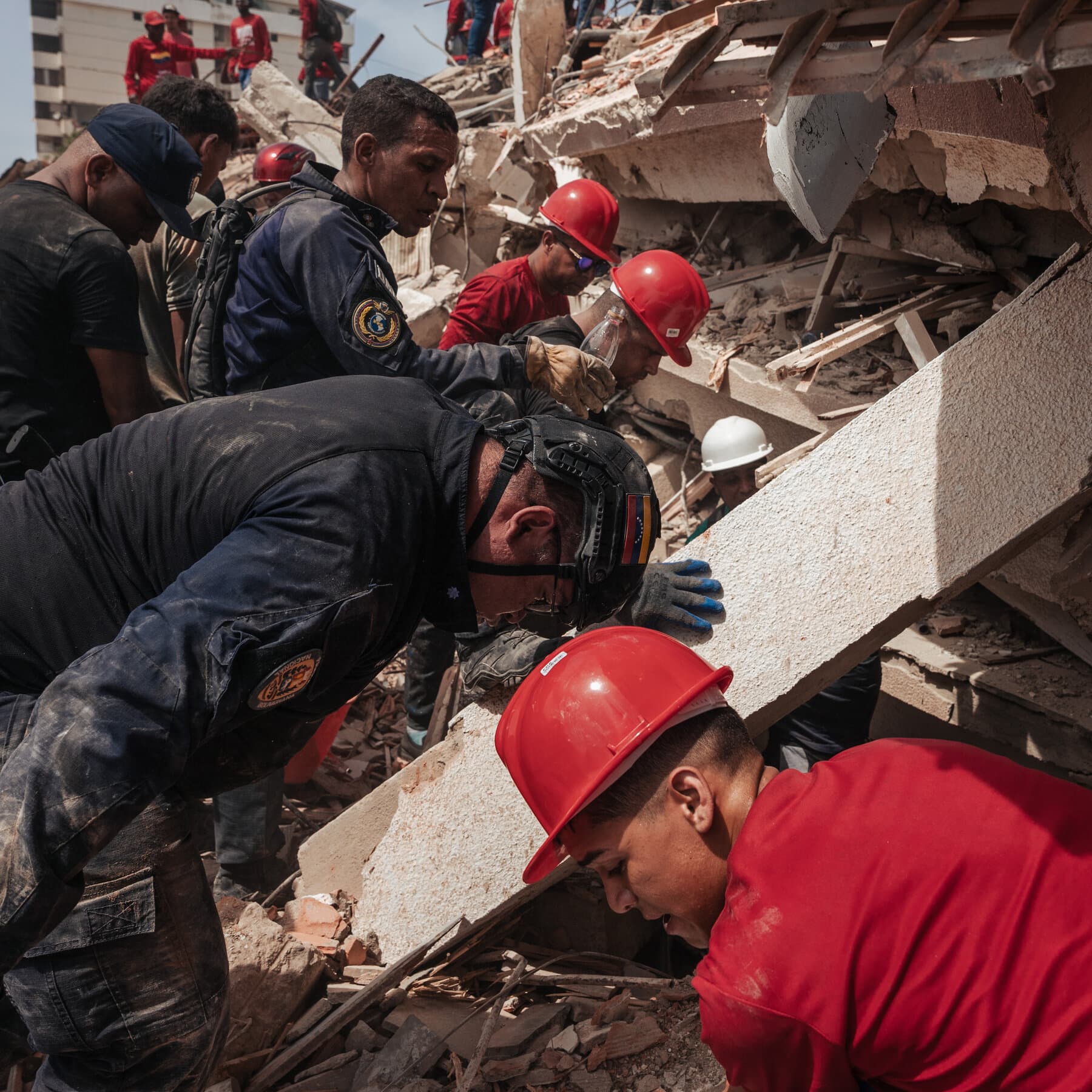 Venezuela Live Updates: More Rescuers Join Urgent Search for Quake Survivors
