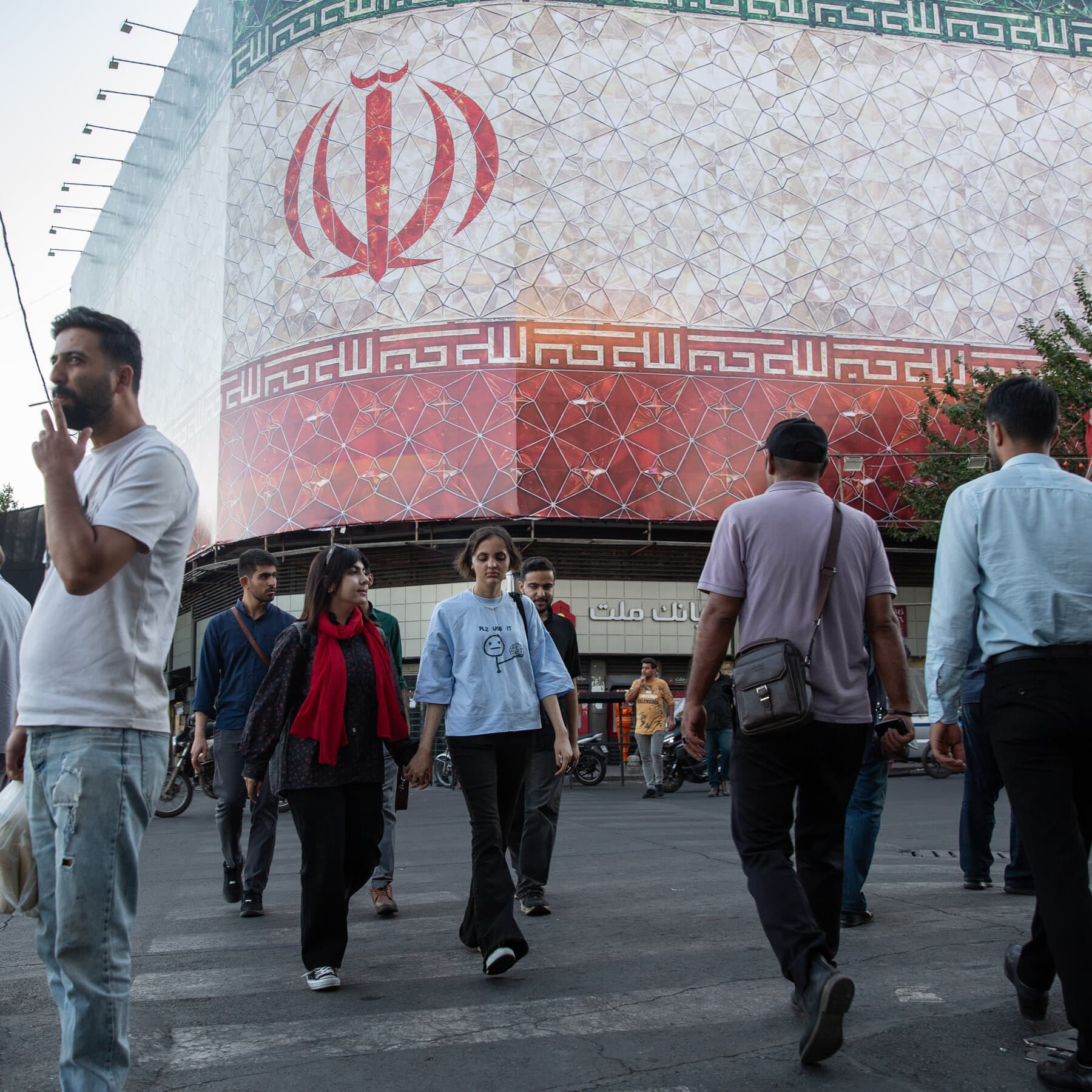 Live Updates: Hostilities Flare Between U.S. and Iran, Testing Truce
