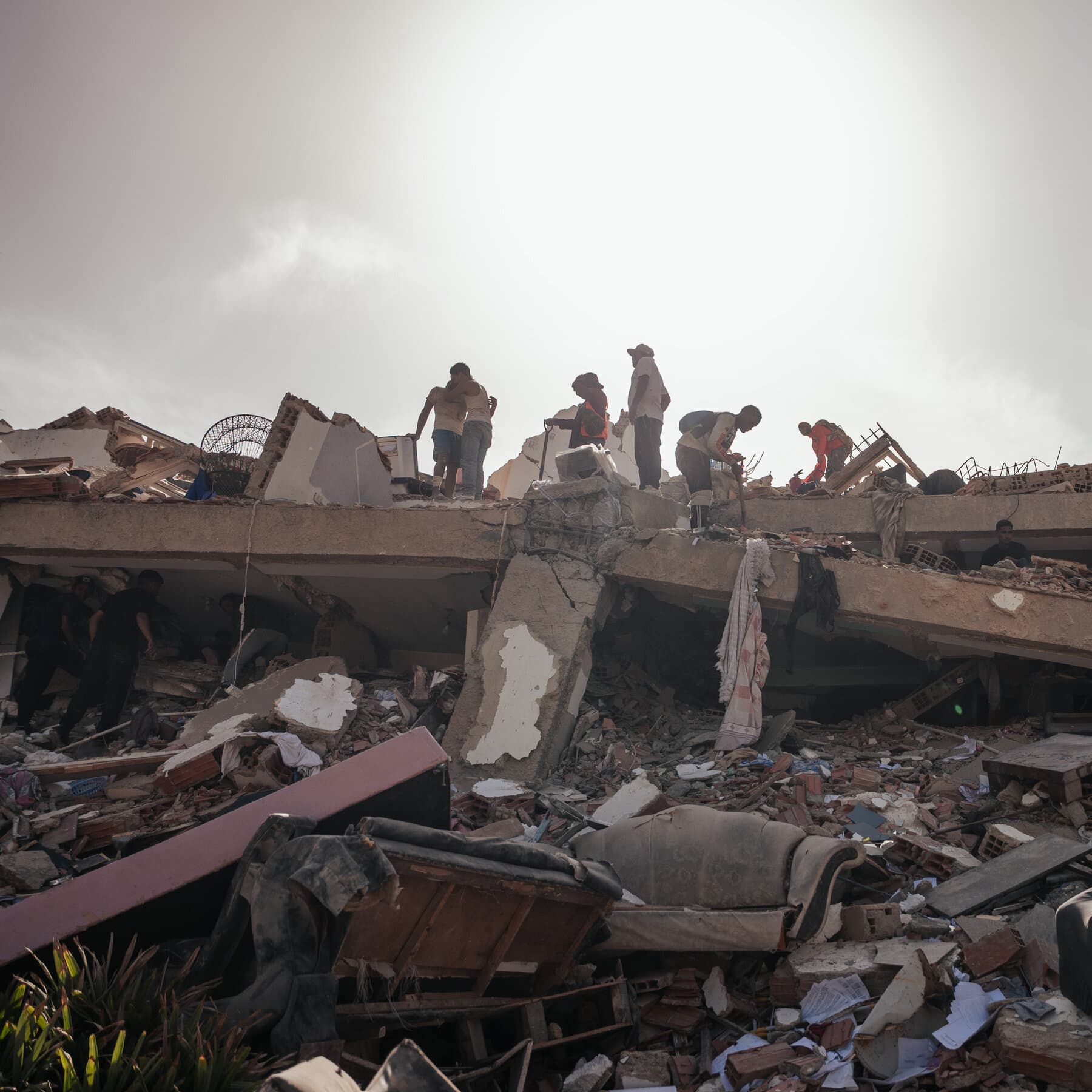 Venezuela Live Updates: Rescuers Work as Window Narrows to Find Quake Survivors