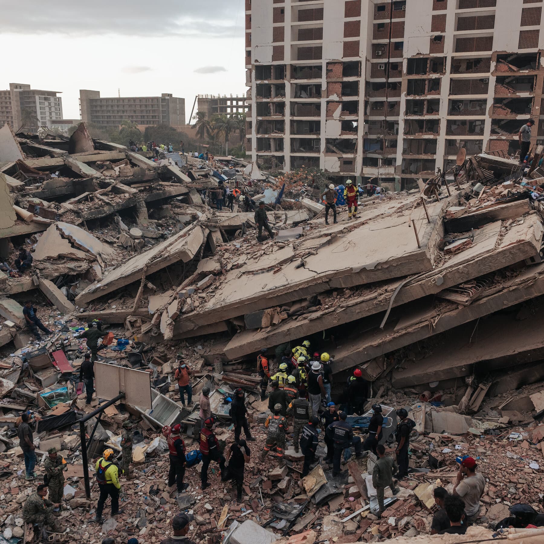 Venezuela Live Updates: Rescuers Battle Through Aftershocks in Search for Survivors
