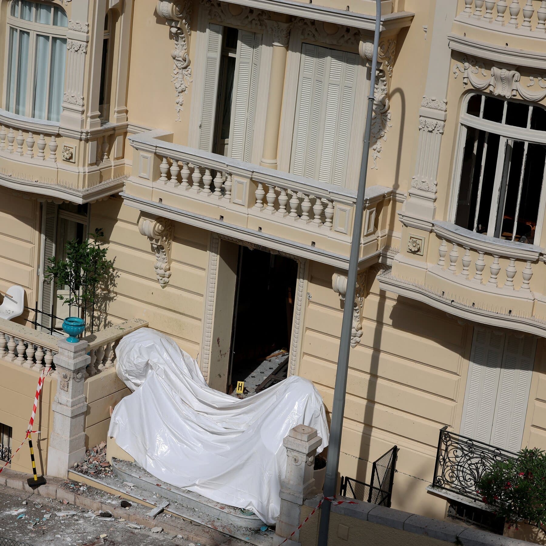 Parcel Bomb Explodes in Monaco, Injuring 3
