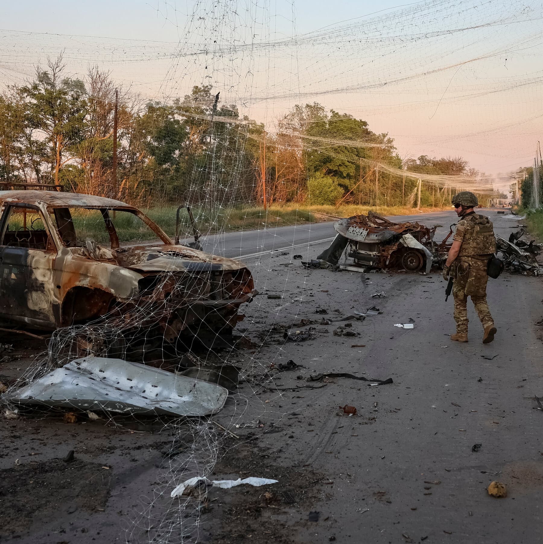 Far From Kyiv and Moscow, Soldiers Stalk Ruins and Evade Drones on the Front