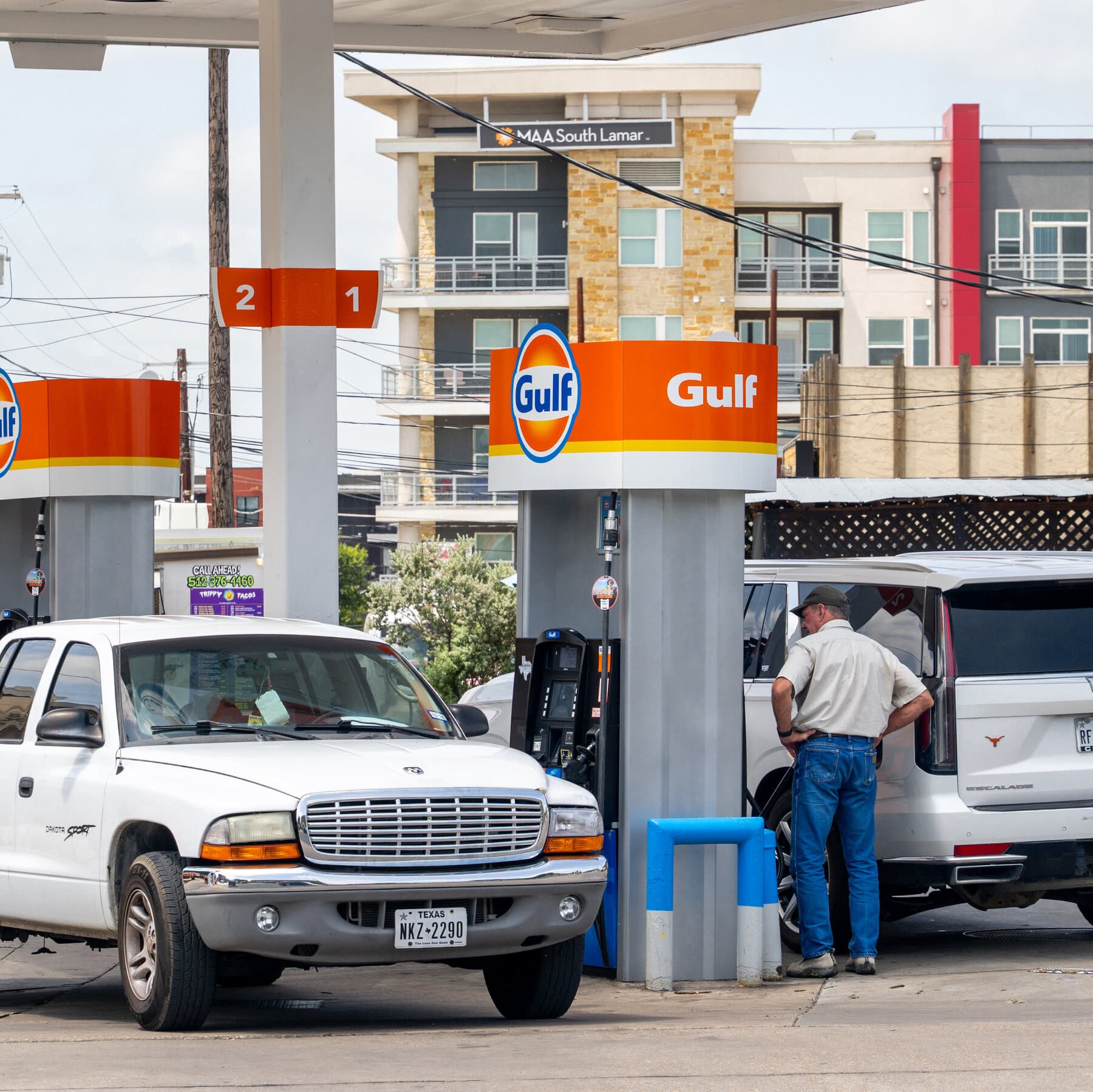 Gas Stations Gain When Oil Prices Start to Drop