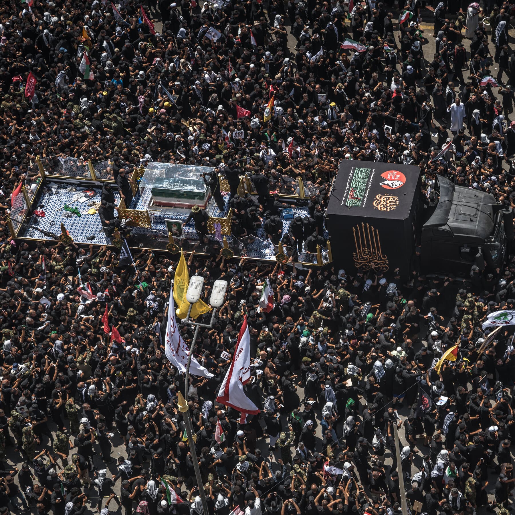 Iraqis Turn Out in Droves to Mourn Khamenei and Show Solidarity