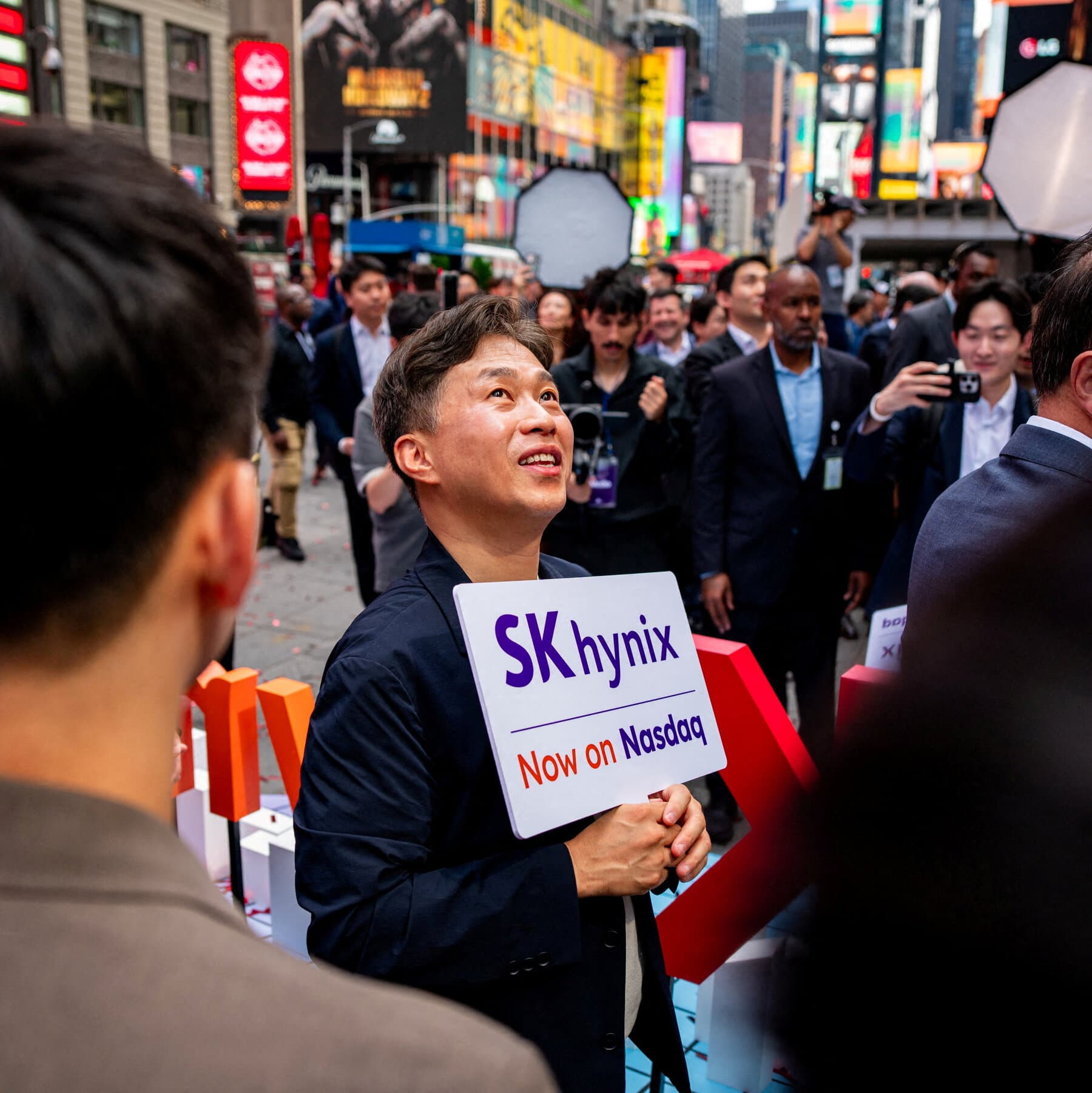 SK Hynix Stock Rises on First Day of US Trading
