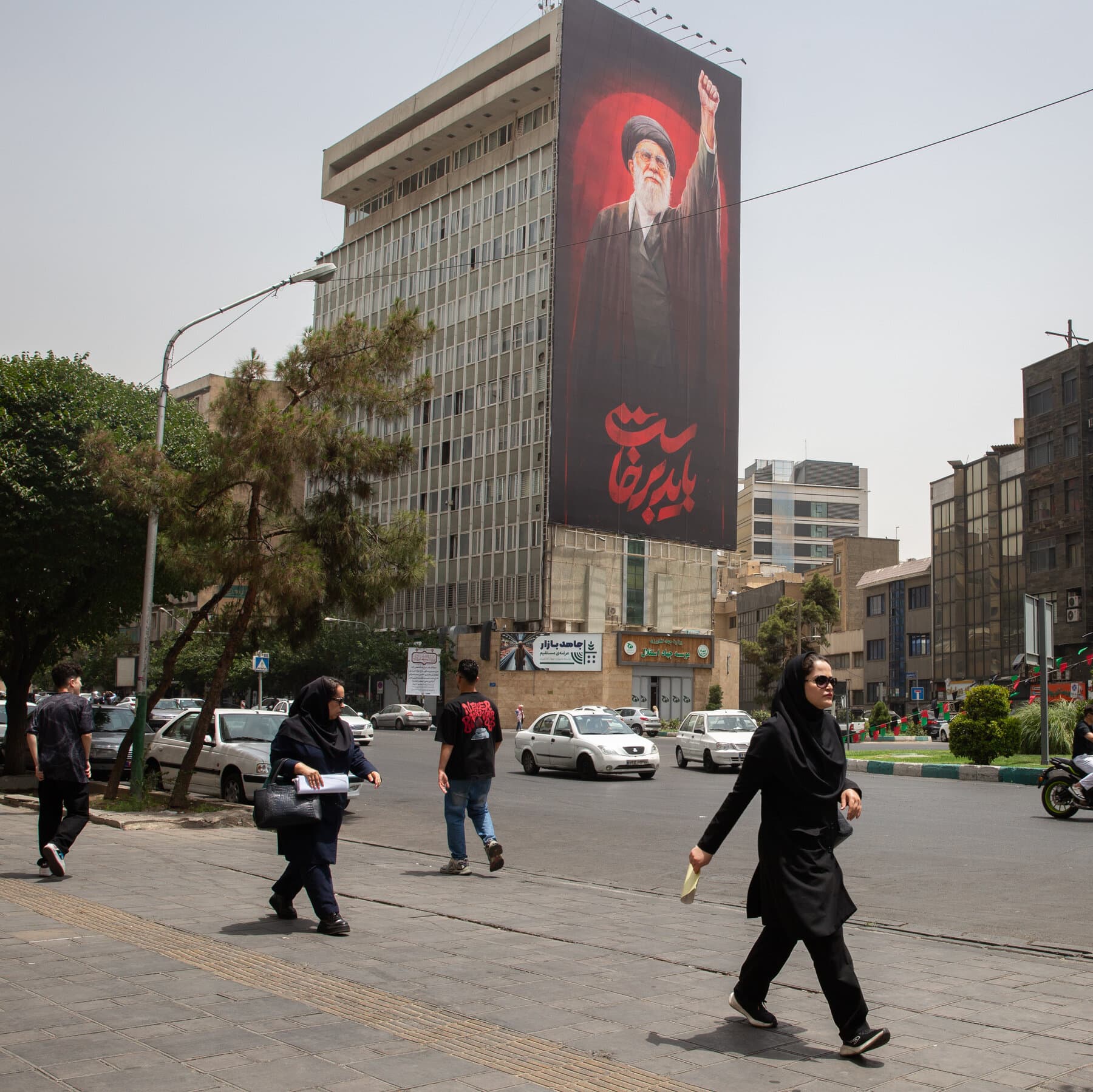 Live Updates: U.S. and Iran Ramp Up Threats After New Strikes