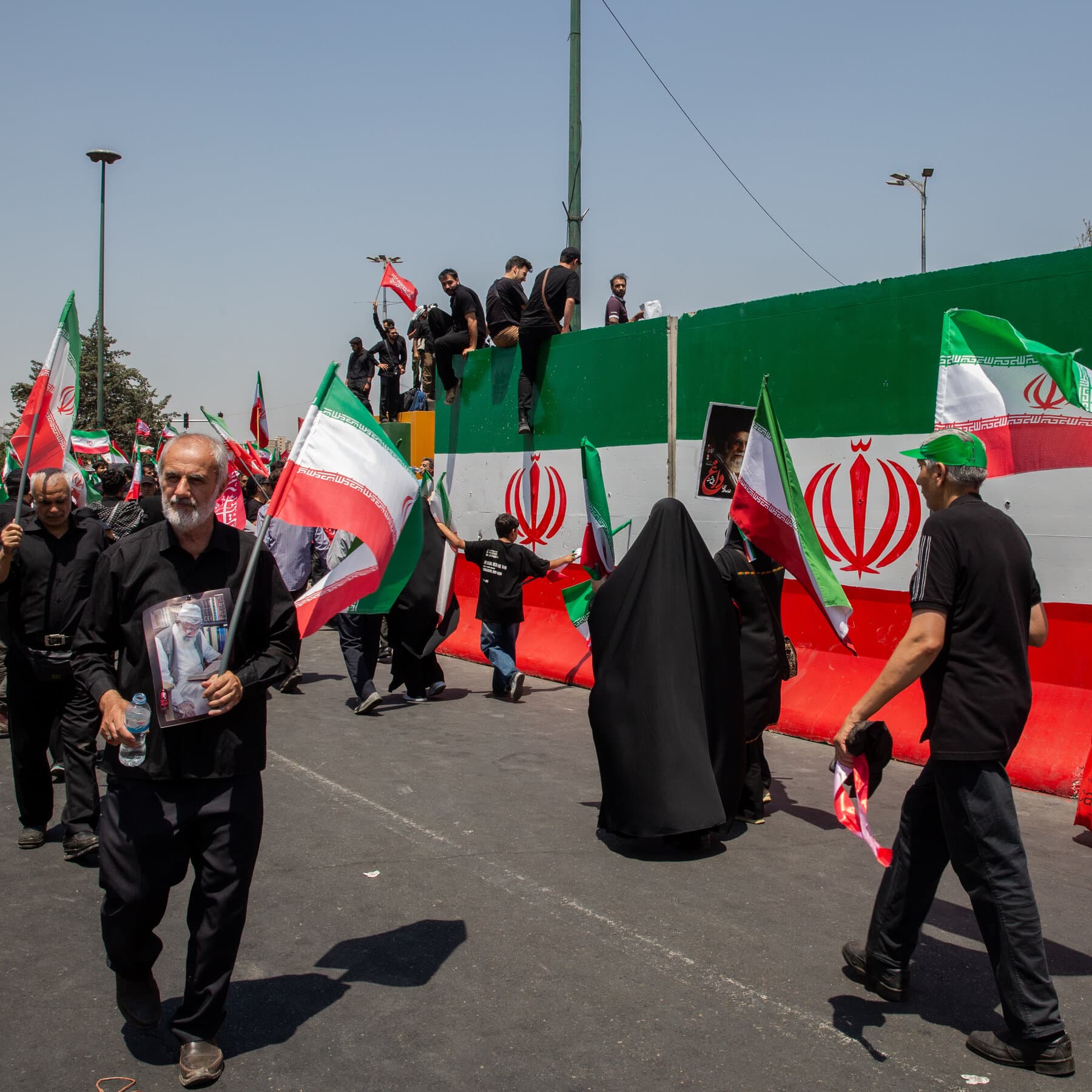 Iran War Live Updates: U.S. and Iran Exchange Strikes for Fifth Straight Day